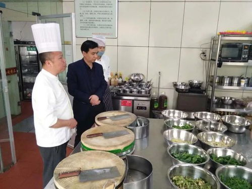 徽縣市場監督管理局黨組書記、局長趙豐深入徽州大酒店檢查指導餐飲服務食品安全監管工作